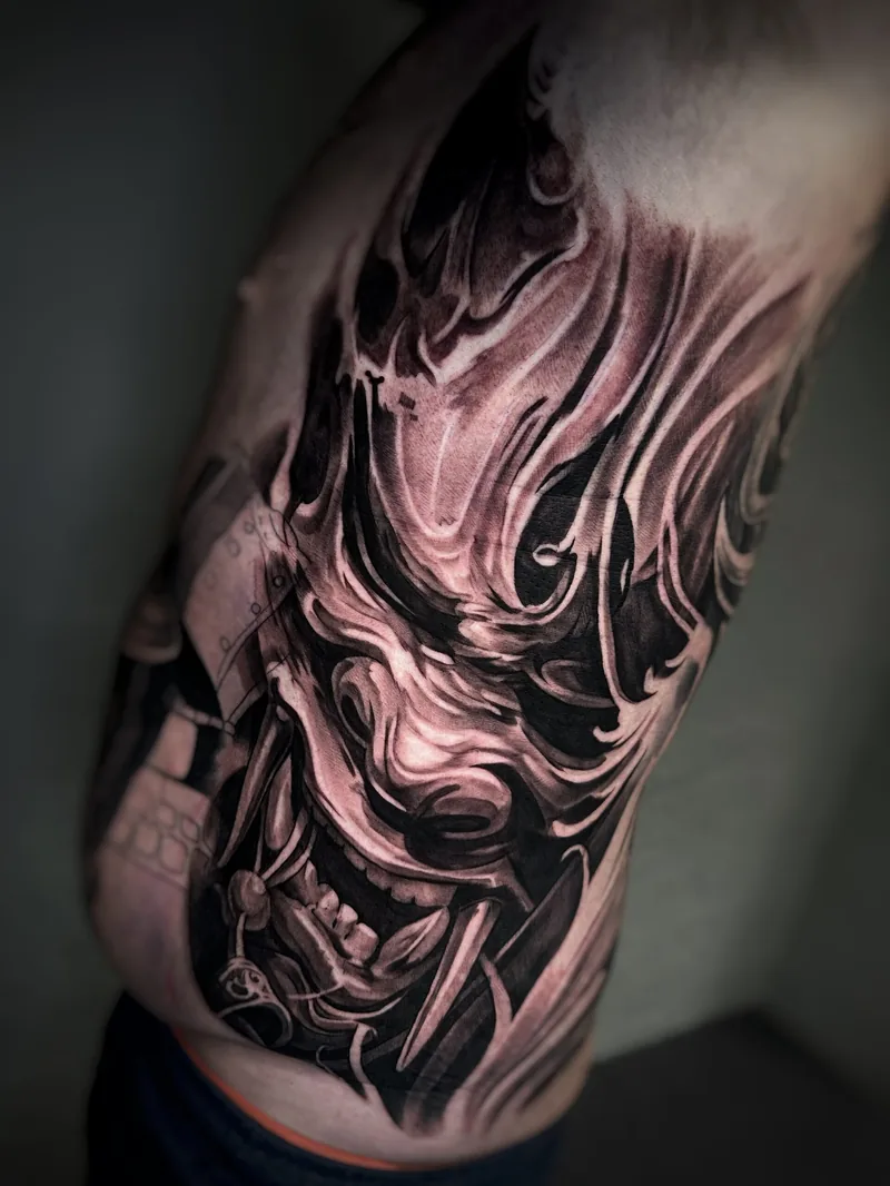 Blackwork tatovering af Edgar Belousow, Envision Tattoo Studio
