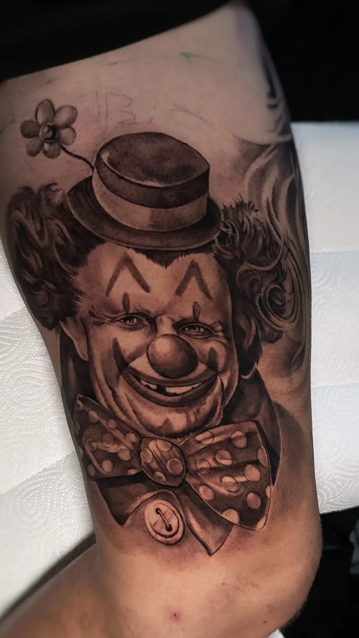 Sort & grå realisme-tatovering af Edgar Belousow — Envision Tattoo Studio nær Valby